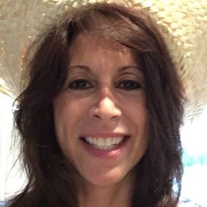 Meet your Posher, Deborah